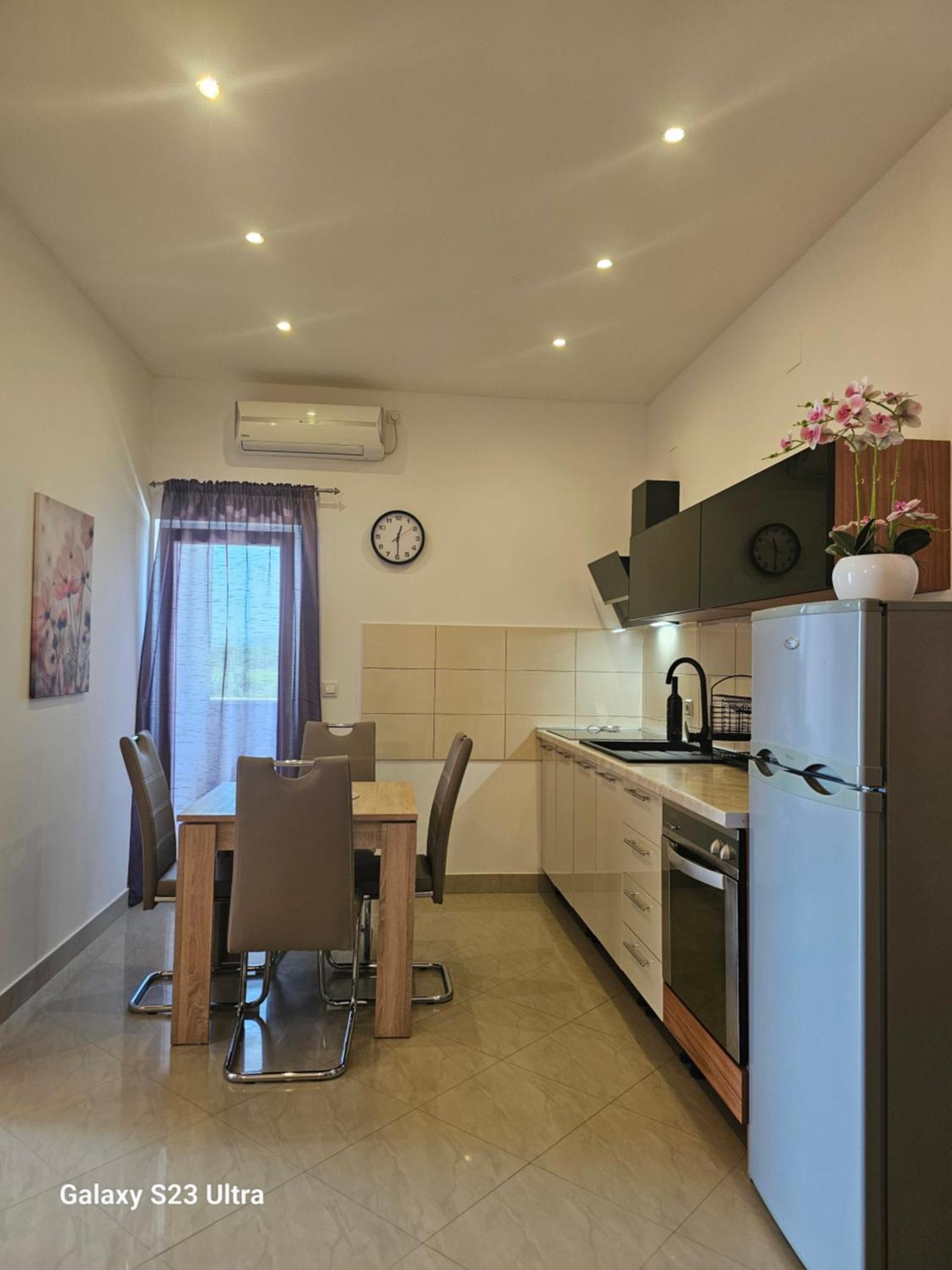 Apartmani Dianna Kaštela Zewnętrze zdjęcie